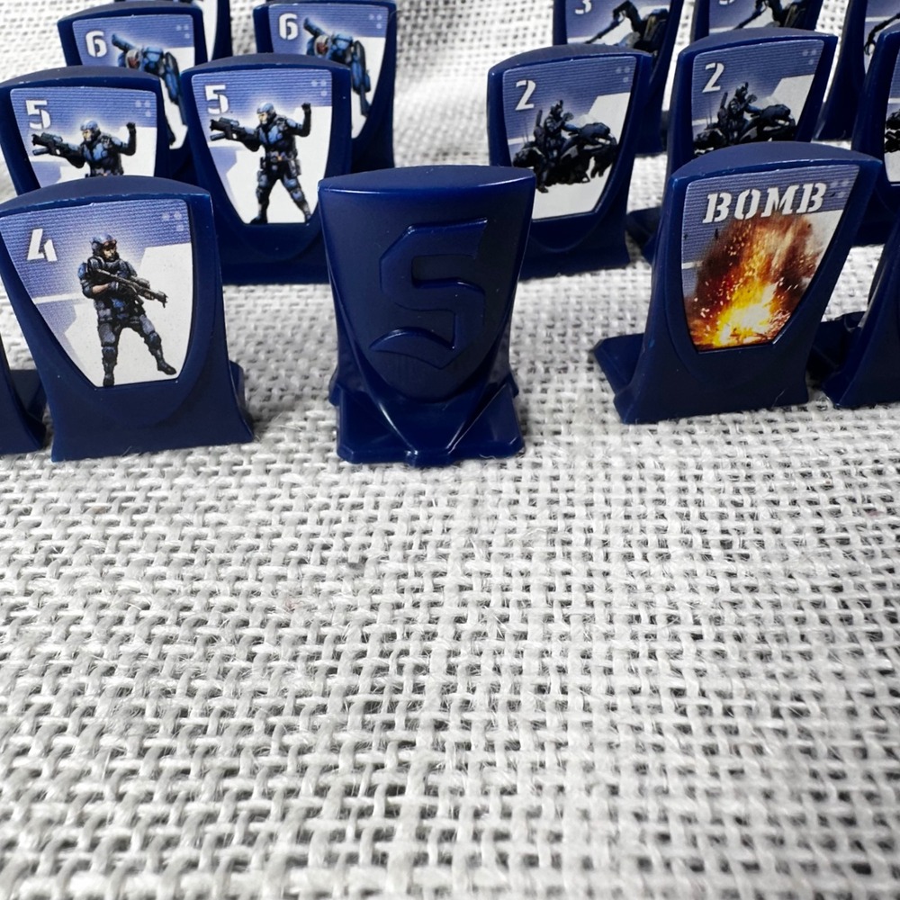 Stratego Sci Fi Blue Army Complete 30 Piece Replacement Set Bomb Flag Spy - Picture 9 of 11